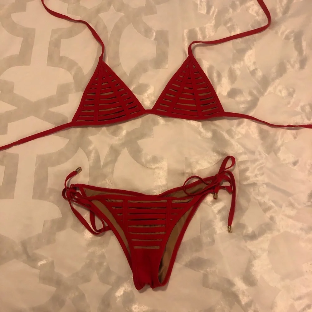 Beach Bunny Hard Summer Red Bikini - Picture 2 of 8